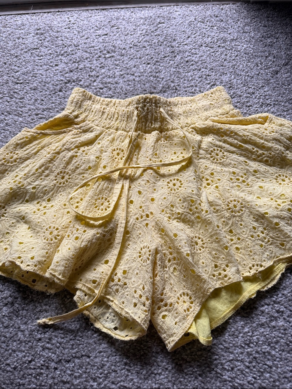 Stunning 2-piece yellow eyelet co-ord set imported from Ukraine 🇺🇦 Size S - Picture 4 of 5